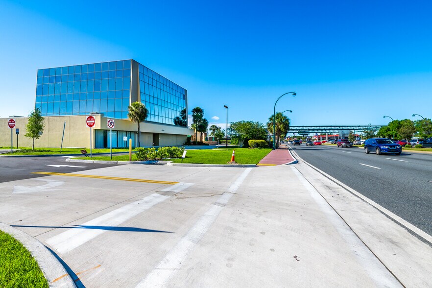 More Photos Of 6900 S Orange Blossom Trl, Orlando Office For Lease
