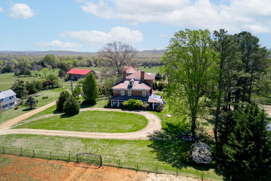 More Photos Of 2416 Lowesville Rd, Amherst Hospitality For Sale