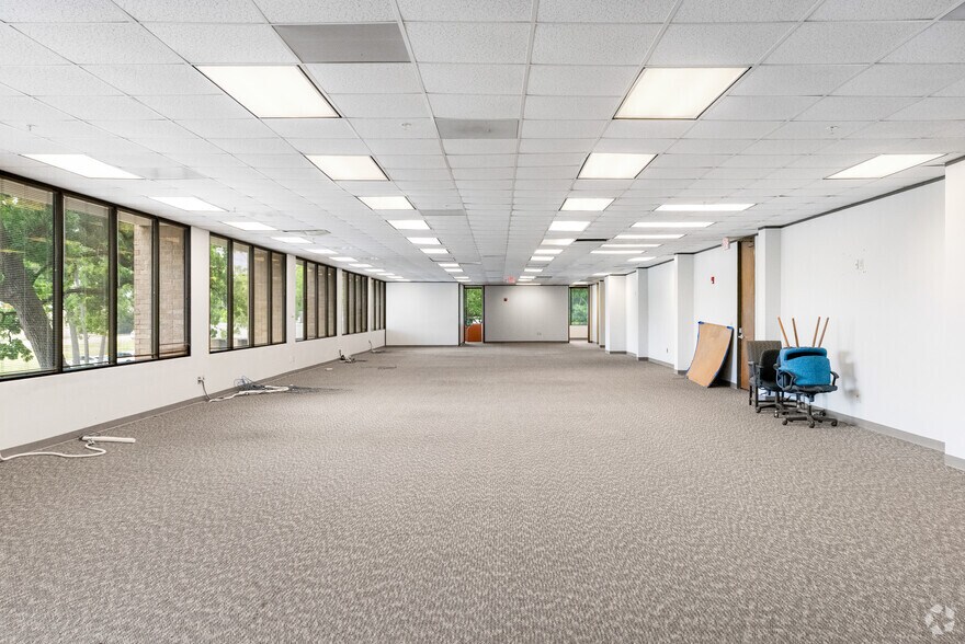 More Photos Of 8554 Katy Fwy, Houston Unknown For Lease