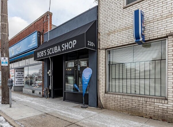 More Photos Of 220 1/2 Kenilworth Ave N, Hamilton Storefront For Sale