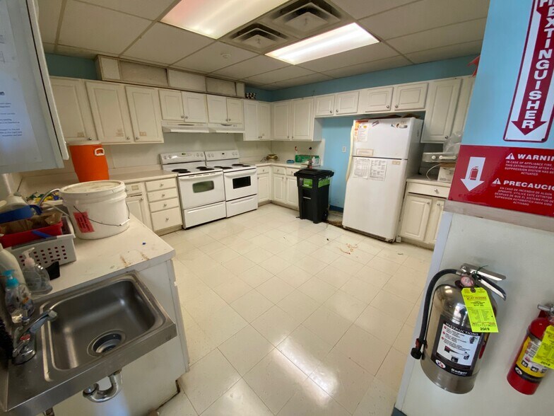 More Photos Of 182-184 Southampton Rd, Westfield General Retail For Sale