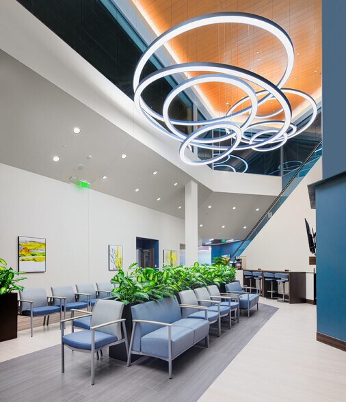 More Photos Of 405-425 N 32nd St, Quincy Freestanding For Lease