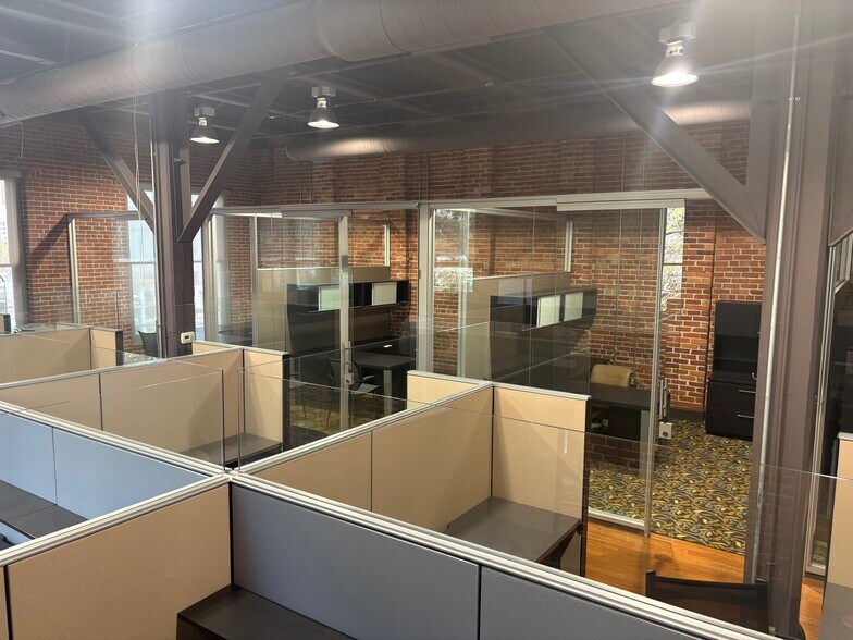 More Photos Of 107 S Franklin St, Tampa Freestanding For Lease