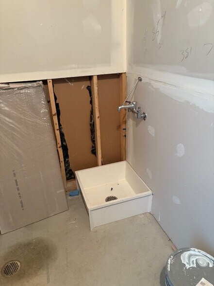 More Photos Of 7711 Porter Rd, Niagara Falls Medical For Lease