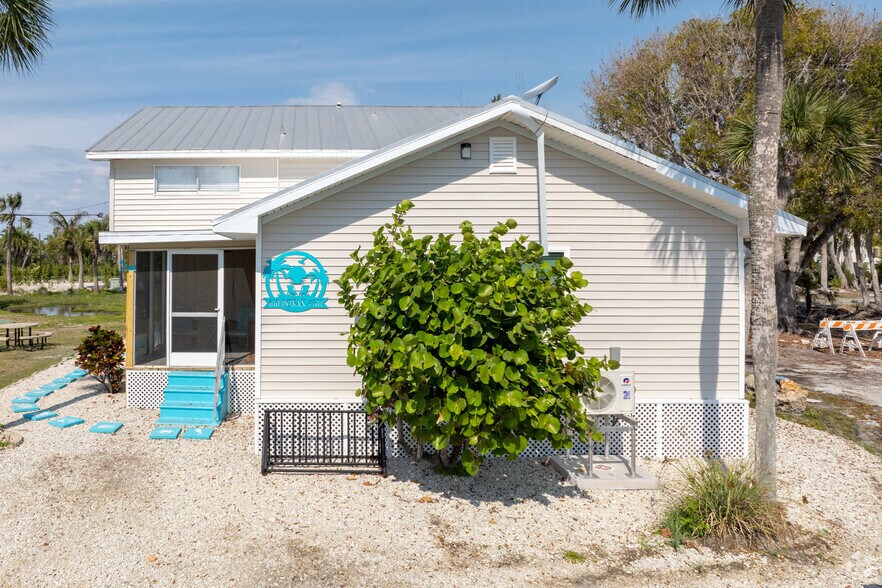 More Photos Of 610 Donax St, Sanibel Apartments For Sale