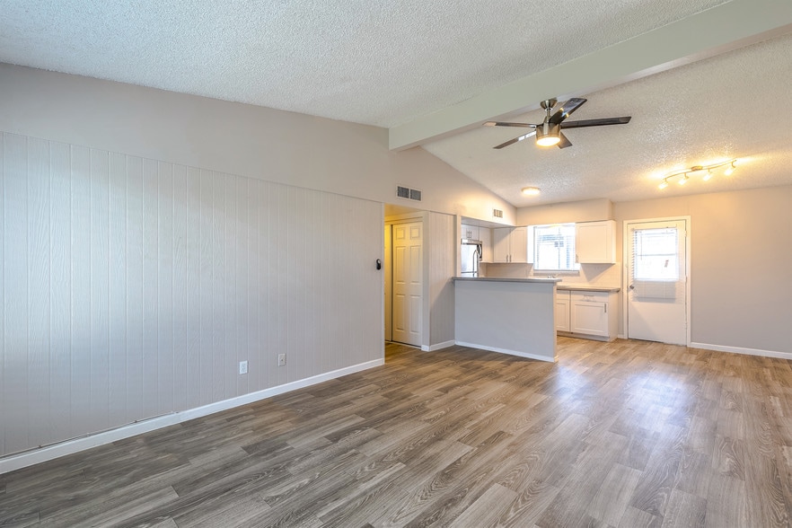 More Photos Of 2620 N 40th St, Phoenix Apartments For Sale