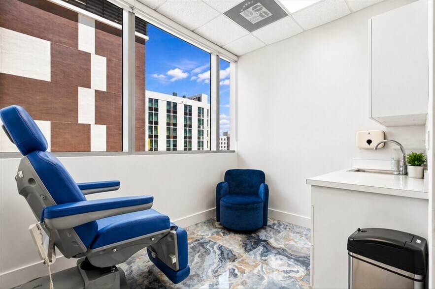 More Photos Of 2920-2950 NE 207th St, Aventura Unknown For Lease