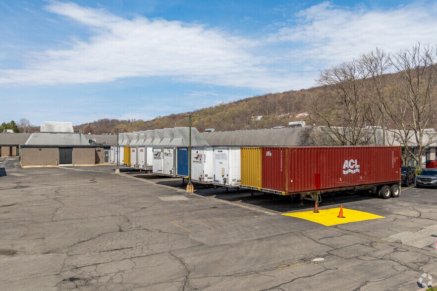 More Photos Of 125 S Greenbush Rd, Orangeburg Warehouse For Lease