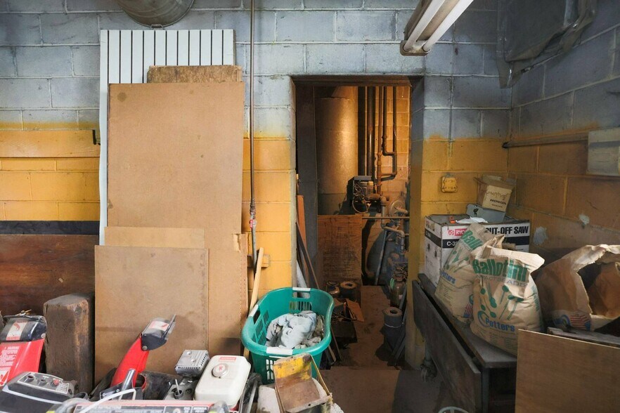 More Photos Of 4215 E Lake St, Minneapolis Freestanding For Sale