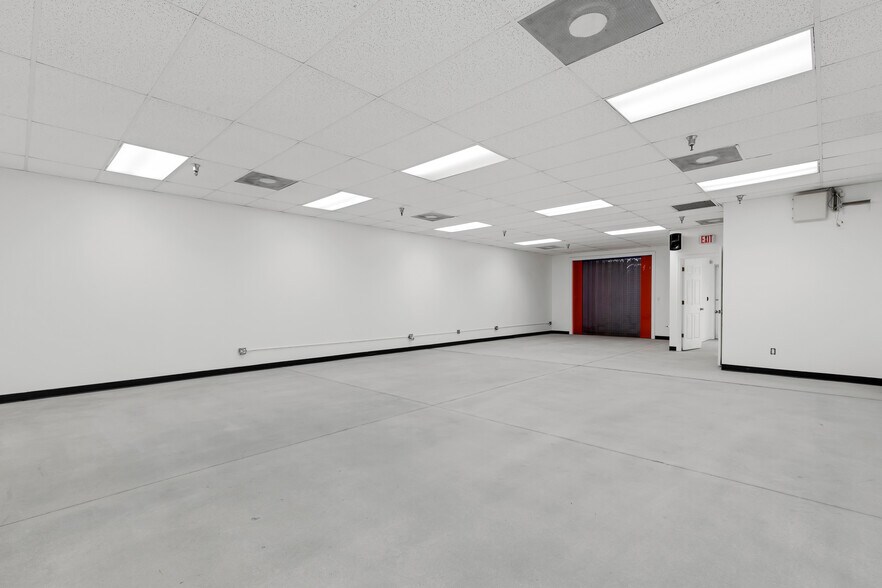 More Photos Of 1925-1963 Barber Rd, Sarasota Warehouse For Sale