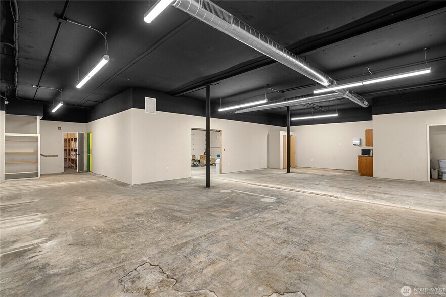 More Photos Of 825 Valley Mall Pky, East Wenatchee Flex For Sale