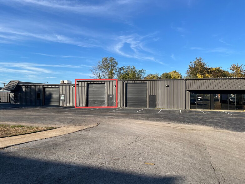 More Photos Of 137B Dyer St, Columbia Light Distribution For Lease