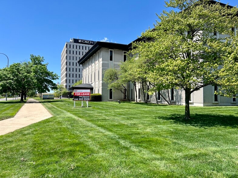 More Photos Of 20500 Eureka Rd, Taylor Office For Lease