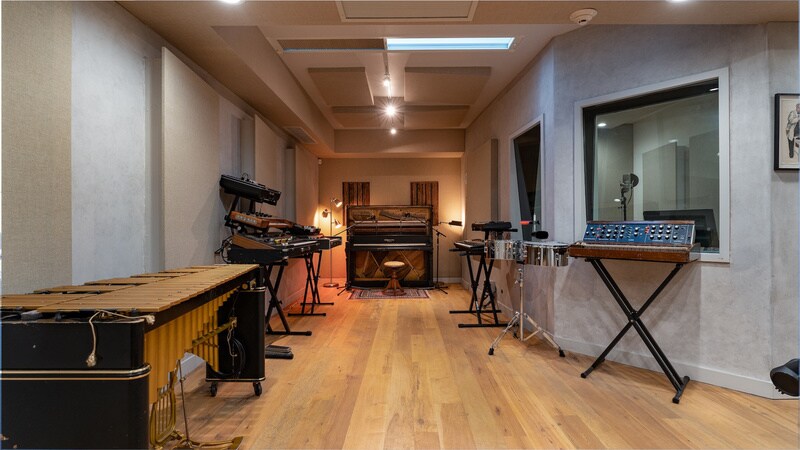 More Photos Of 10707 Burbank Blvd, North Hollywood Loft Creative Space For Sale