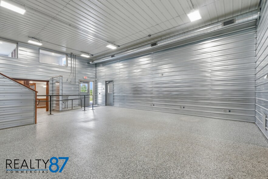 More Photos Of 4301 6th St SW, Cedar Rapids General Retail For Sale