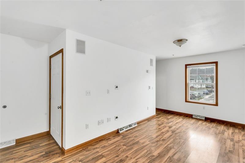 More Photos Of 457 2nd St, California Apartments For Sale