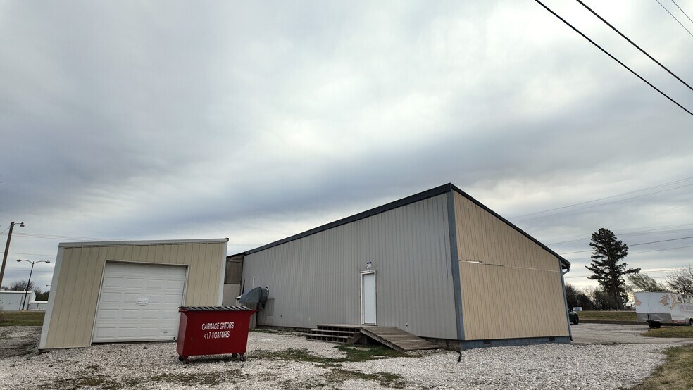 More Photos Of 5467 N Main St, Joplin Freestanding For Sale