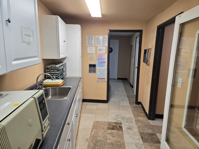 More Photos Of 335 W Arrow Hwy, Glendora Medical For Lease