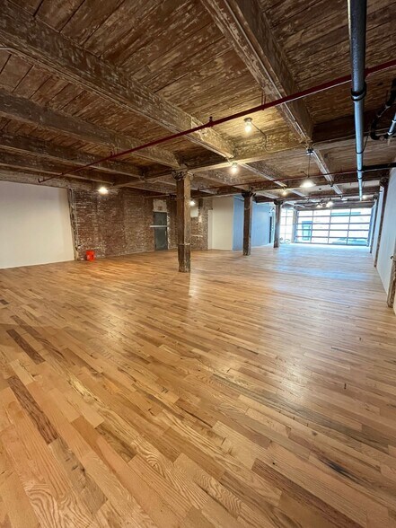 More Photos Of 36 Waverly Ave, Brooklyn Showroom For Lease