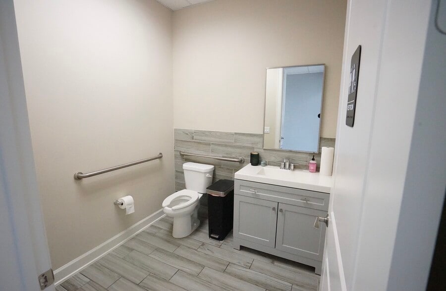 More Photos Of 202 Industrial Blvd, Sugar Land Loft Creative Space For Sale