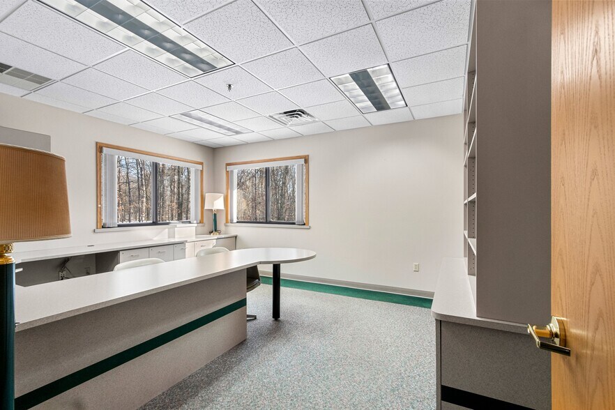 More Photos Of 2980 Walker Dr, Green Bay Office For Sale