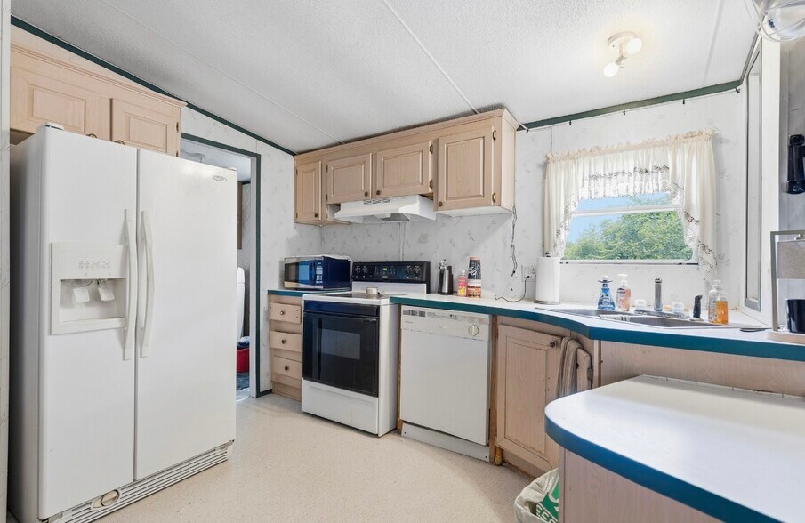 More Photos Of 7864 Brock Rd, Ardmore Service For Sale