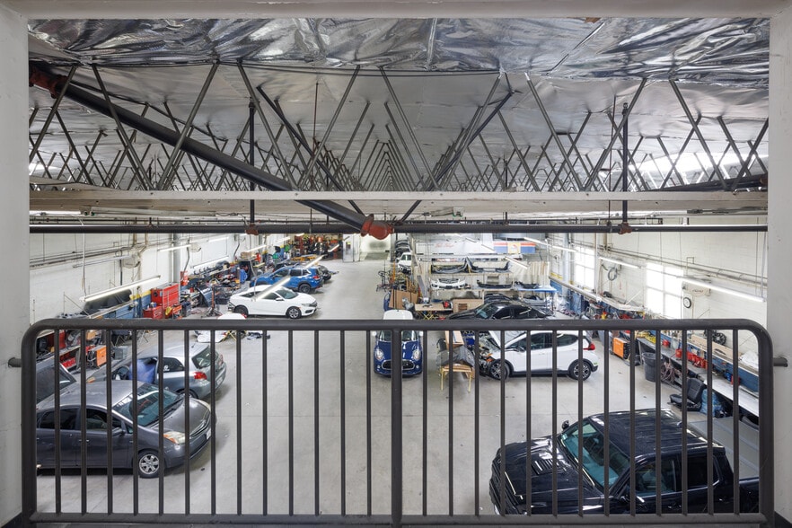 More Photos Of 5610 E Hollywood Blvd, Los Angeles Auto Repair For Sale