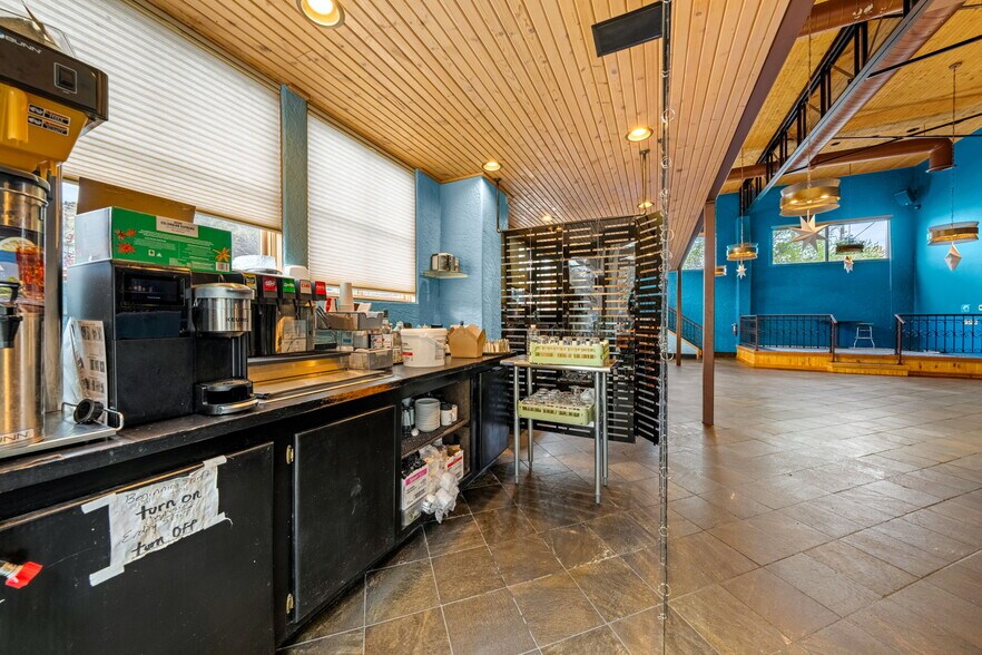 More Photos Of 701 E 2nd Ave, Durango Showroom For Lease