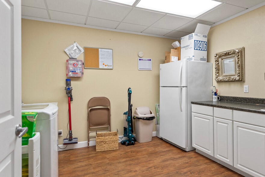 More Photos Of 2445 S 5th St, Springfield Office For Sale