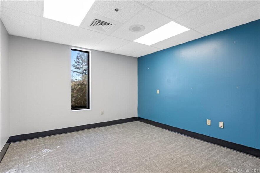 More Photos Of 192 Westbrook Rd, Essex Medical For Lease