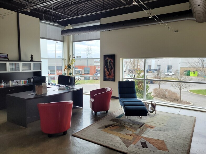 More Photos Of 10 Rue Gaston-Dumoulin, Blainville Light Distribution For Lease