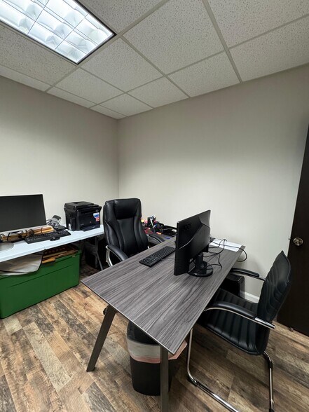 More Photos Of 3060 Mercer University Dr, Atlanta Medical For Sale