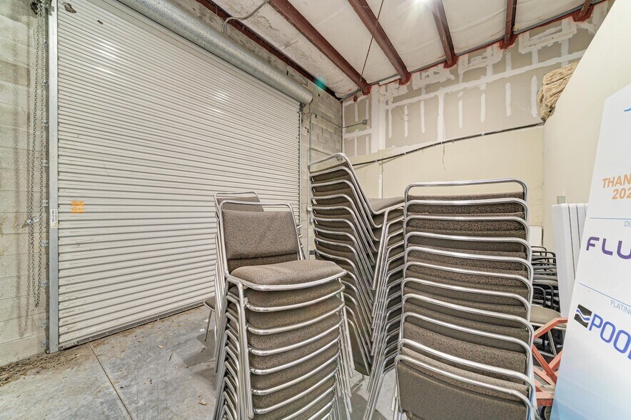 More Photos Of 2555 Porter Lake Dr, Sarasota Light Manufacturing For Sale