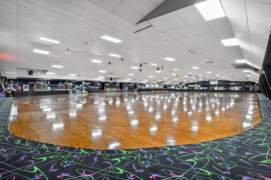 More Photos Of 1R Lawton Ave, Taunton Skating Rink For Lease