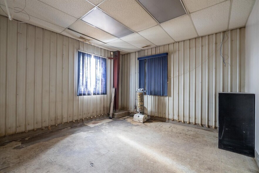 More Photos Of 51001 Range 192 rd, Tofield Industrial For Sale