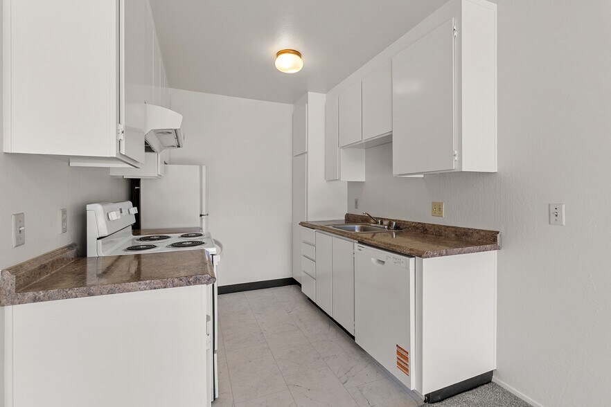 More Photos Of 121 41st St, Oakland Apartments For Sale