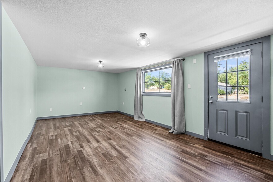 More Photos Of 605 Martin Luther King Junior Dr, Temple Warehouse For Sale
