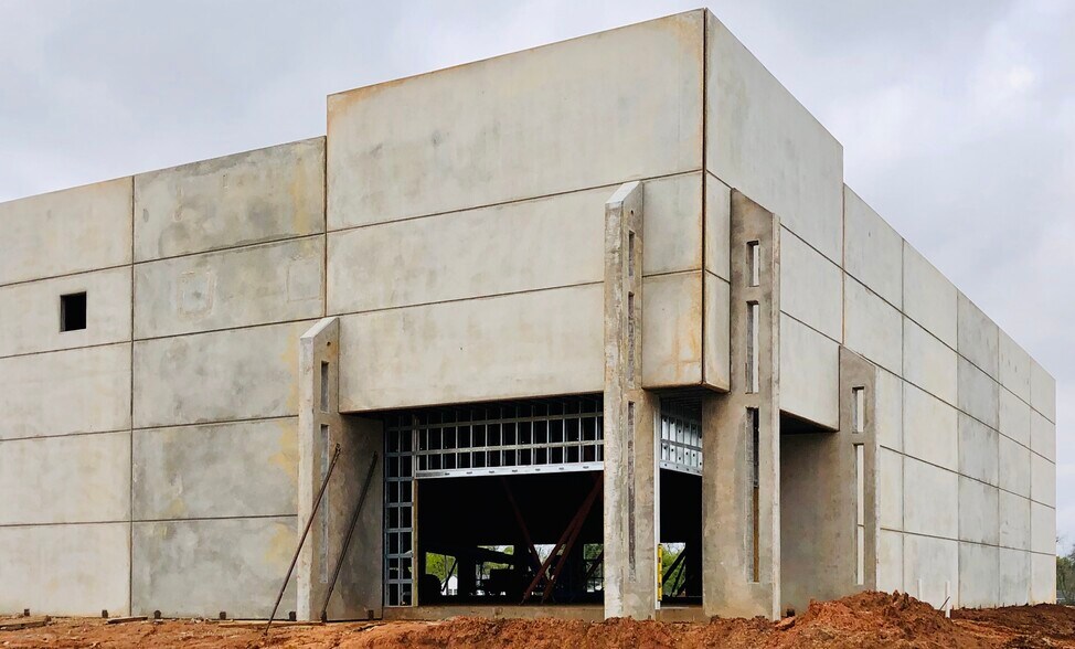 More Photos Of 4700 SW 25th Cir, Oklahoma City Warehouse For Lease