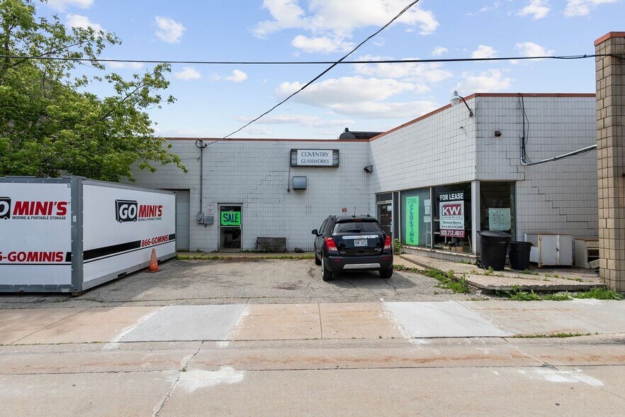 More Photos Of 516 W College Ave, Appleton Storefront Retail Office For Lease