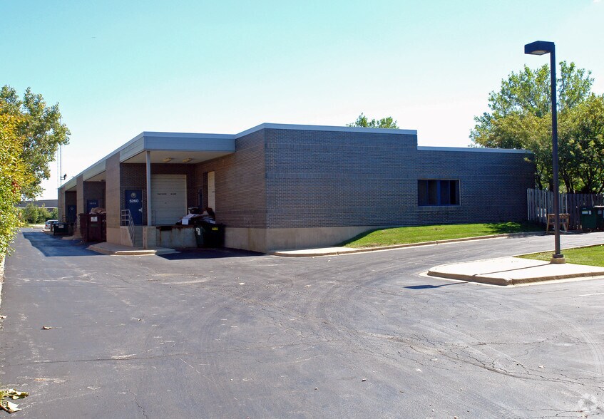More Photos Of 6200-6250 Capitol Dr, Wheeling Flex For Lease