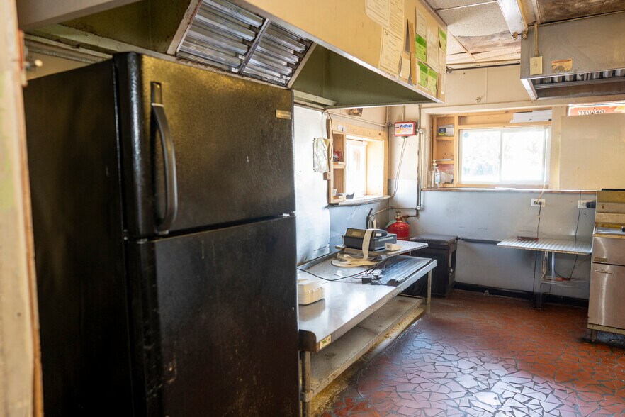 More Photos Of 508 E 16th St, Alma General Retail For Sale