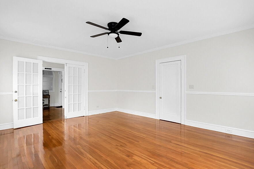 More Photos Of 228 E Poplar St, Griffin Office For Lease