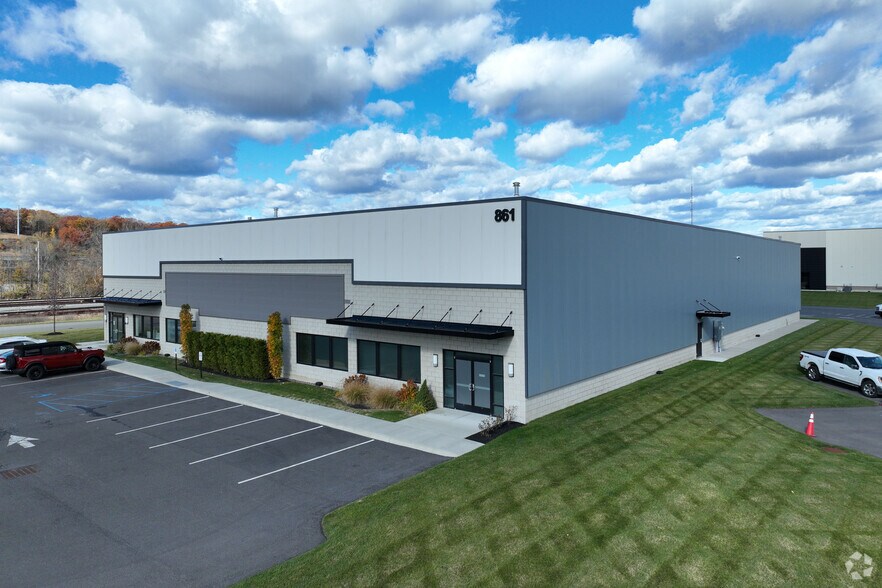 More Photos Of 861 First St, Watervliet Warehouse For Lease