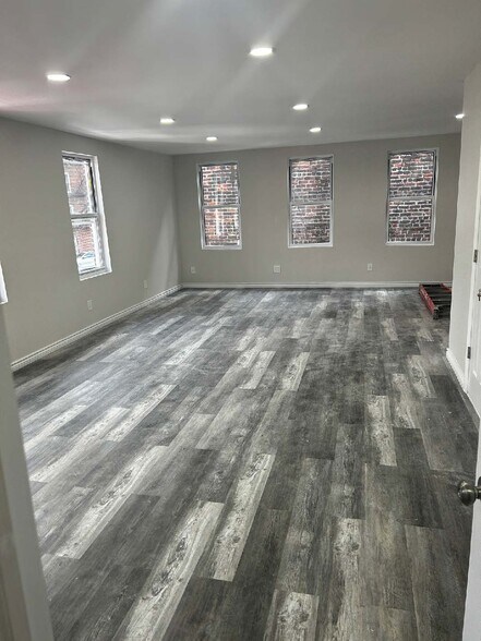 More Photos Of 82-10 Roosevelt Ave, Elmhurst General Retail For Sale