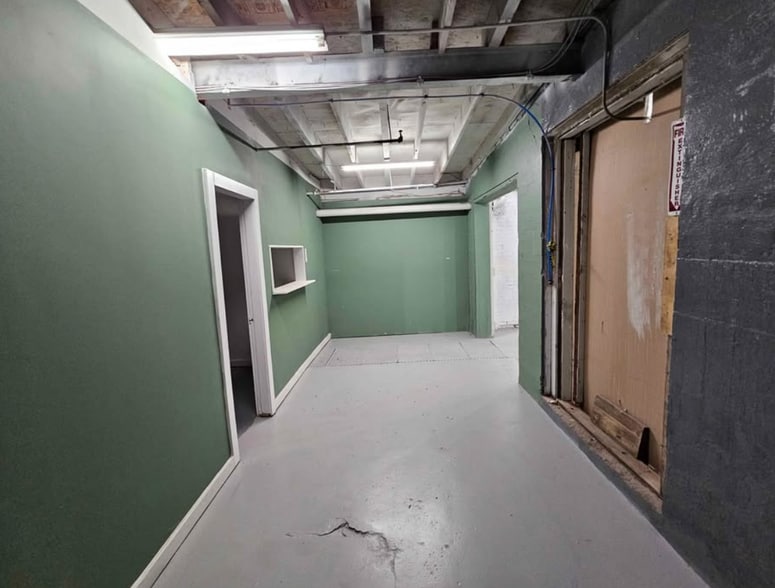 More Photos Of 100 Business St, Hyde Park Unknown For Lease