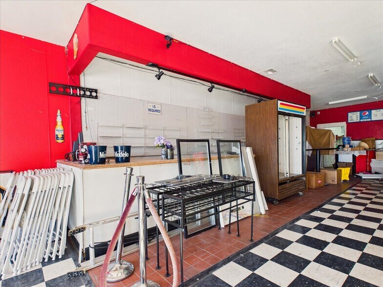 More Photos Of 1700 S Pahrump Valley Blvd, Pahrump Storefront For Sale