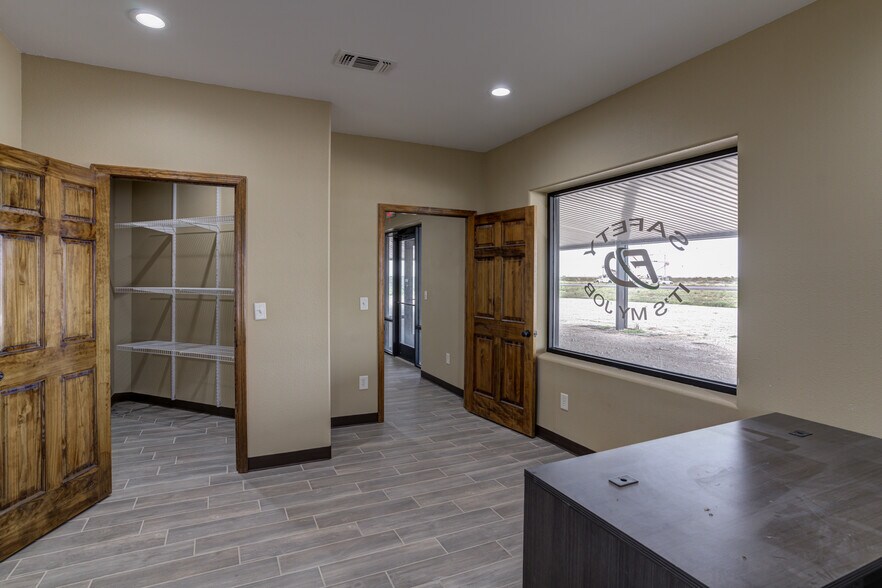 More Photos Of 716 U.S. 385 S hwy, Seminole Industrial For Sale