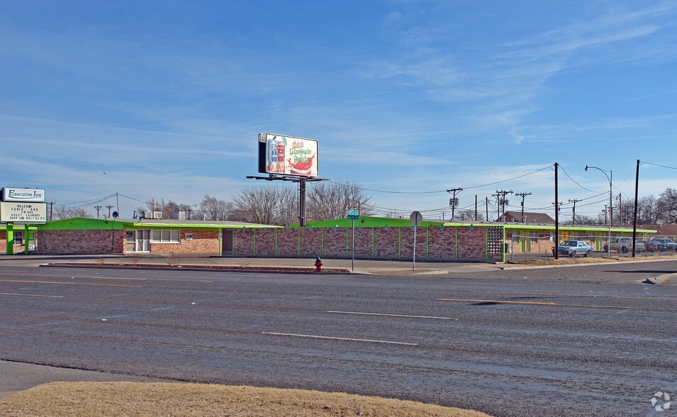 Primary Photo Of 4401 Avenue Q, Lubbock Hotel For Sale