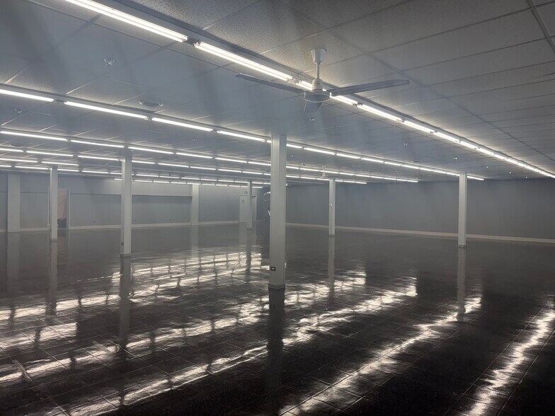 More Photos Of 706 W Baltimore St, Wilmington Storefront Retail Office For Lease