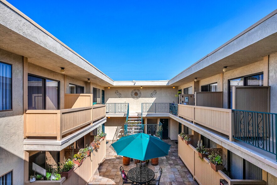 More Photos Of 7605 W Manchester Ave, Playa Del Rey Apartments For Sale
